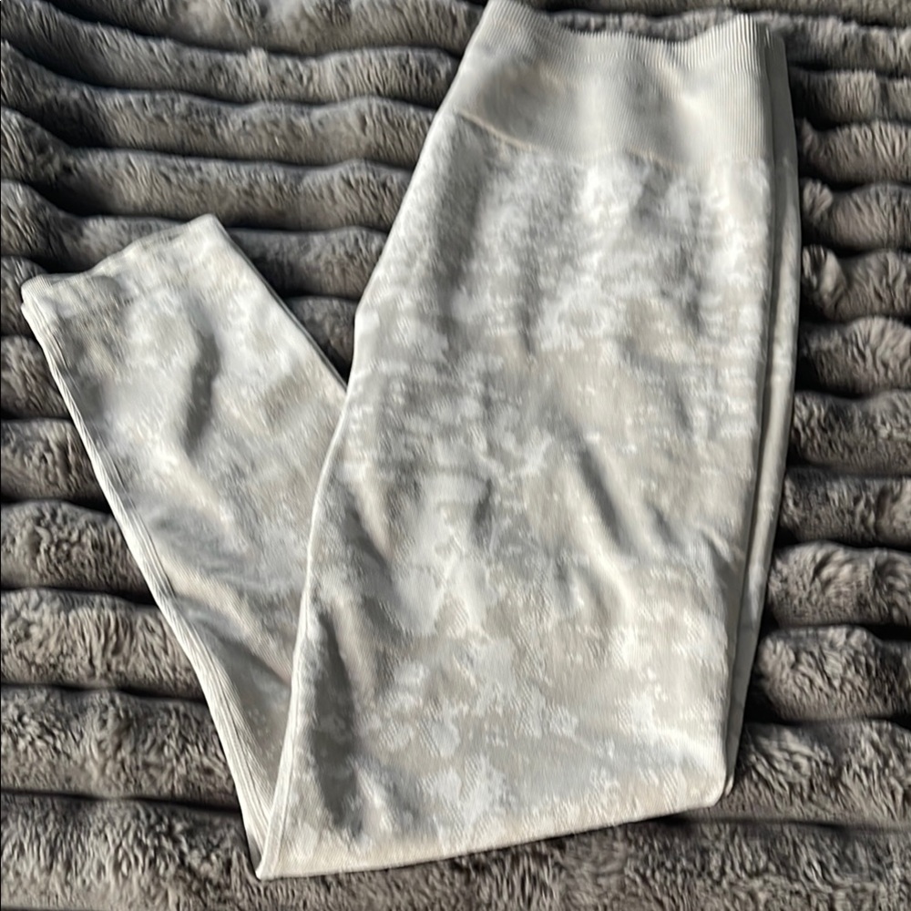 Fabletics Gray Jeggings Versatile and Sleek